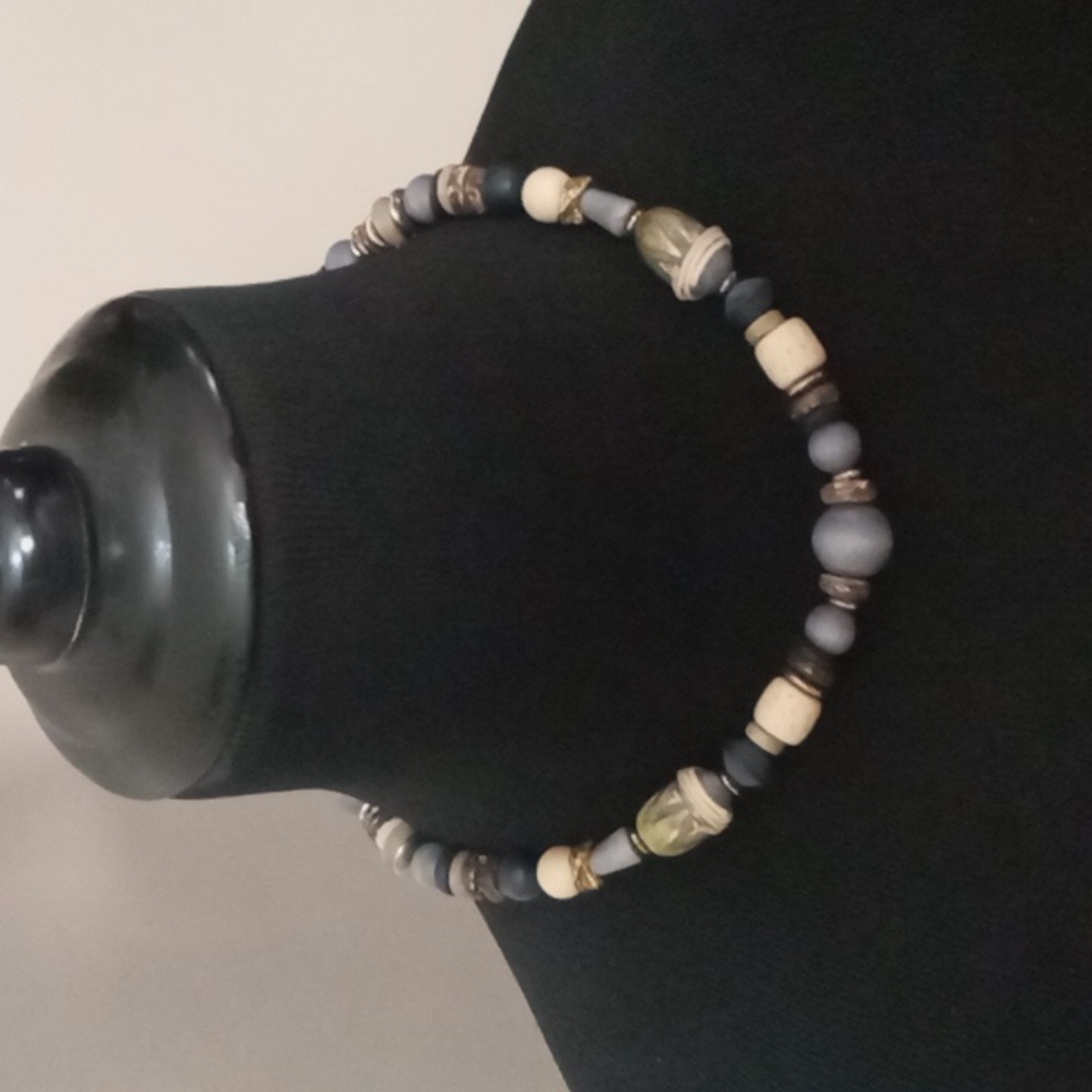 Unbranded Blue/Cream Themed Small Beaded Necklace